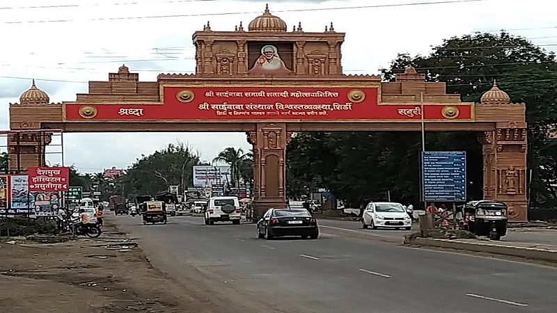 Shirdi-Entrance-Gate-