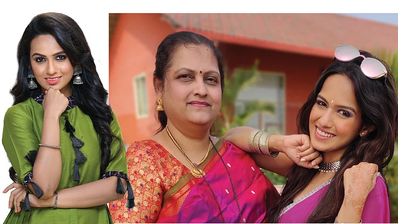 अभिनेत्री शिवानी बावकर आपल्या आईसमवेत.