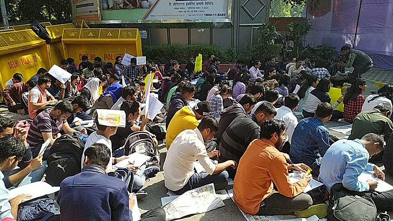 Students agitation at Jantar Mantar against decision for Sarathi