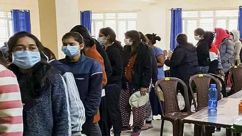 ताई, दादा...आमच्या मुलांना भारतात परत आणा हो; पालकांची हाक