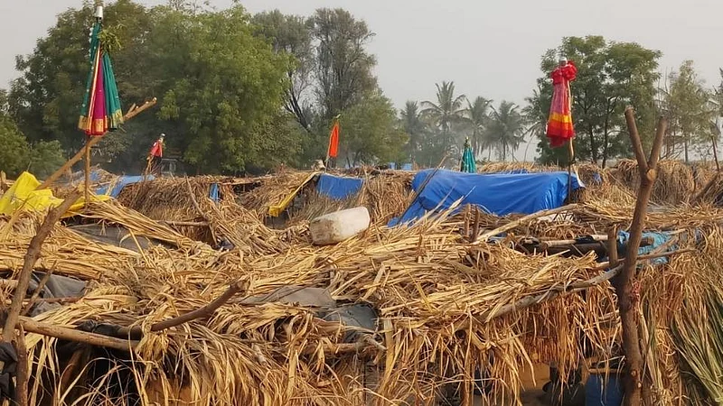 Sugarcane harvesters celebrate Gudipadva festival.jpg