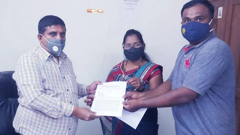 Swabhimani Maratha Federation has demanded to withdraw the mini lockdown.jpg