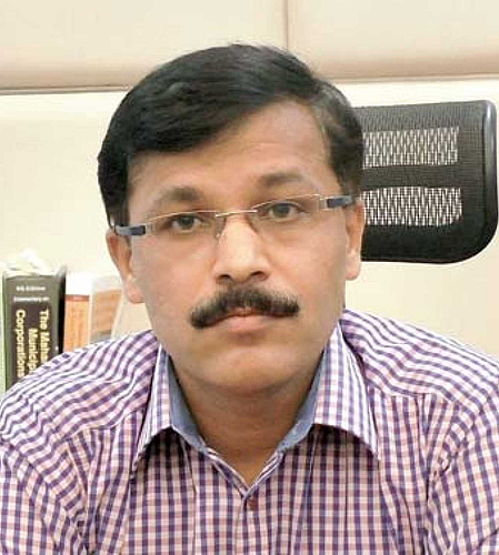 ias Tukaram Mundhe