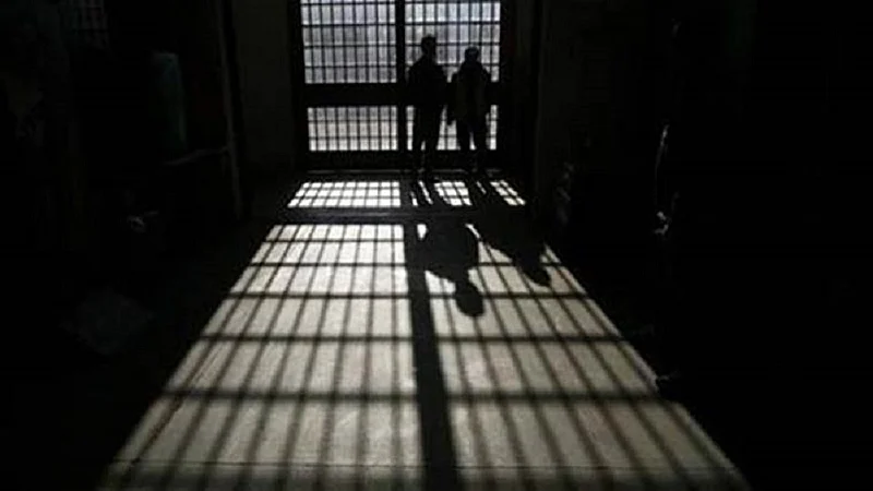 Two doctors for performing carelessly cesarean of 22 old year woman were sentenced to ten years in prison