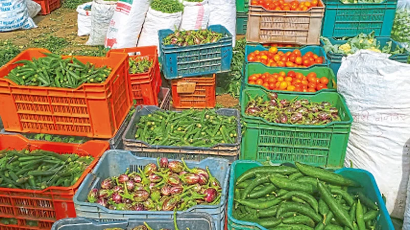 मार्केटयार्ड - पावसामुळे मार्केटयार्डमधील भाज्यांचे भाव कडाडले.