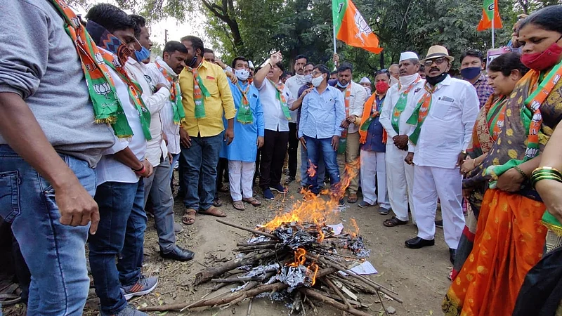 Holi of electricity bill from BJP in Nagar district shouting slogans against the government
