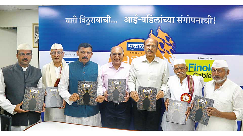 सकाळ कार्यालय, बुधवार पेठ - 'सकाळ प्रकाशन'ने "साथ चल'' उपक्रमांतर्गत प्रकाशित केलेल्या विठाई' पुस्तकाचे प्रकाशन रविवारी झाले. या वेळी (डावीकडून) रामभाऊ चोपदार, डॉ. अजित कुलकर्णी, ऍड. विकास ढगे, दीपक छाब्रिया, प्रताप पवार, विठ्ठल मोरे व माणिक मोरे.