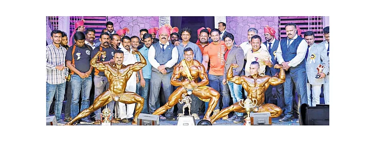 Pune's Mahendra Chavan "Nagaradhyaksh Maharastra Shri' Kolhapur Marathi News