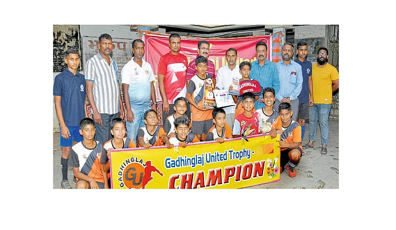 Solapur Modern Academy Wins Championship In Football Tournament Kolhapur Marathi News