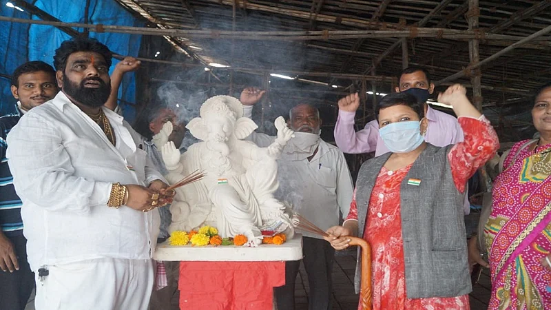 गणेश उत्सव २०२० : 'हा' बाप्पा दरवर्षी मुंबई ते काश्मीर करतो प्रवास, यंदाही परंपरा अखंडित...