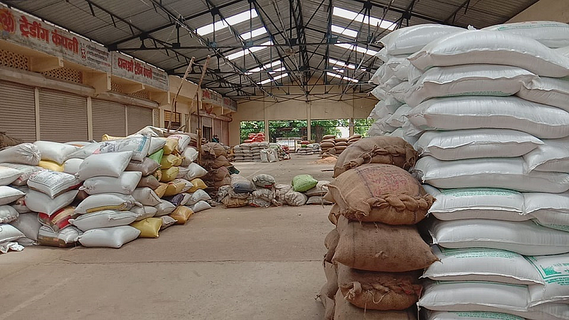 Vegetables, grain deregulated; The market committee will lose crores of rupees Aurangabad News