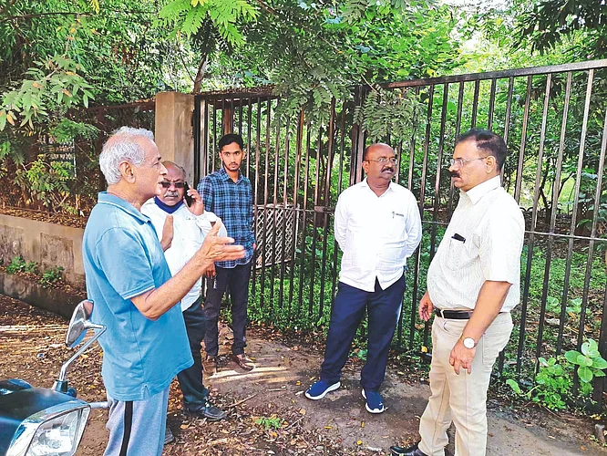 dhule corporation garden