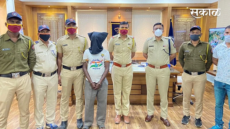 sinhagad fort little girl was tortured accused arrested Raigad