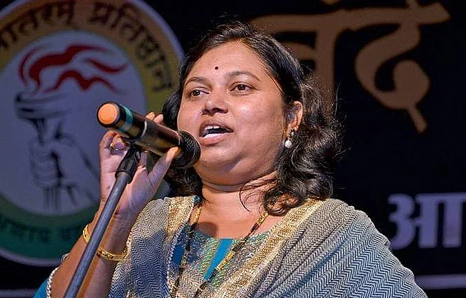 AUDIO VIRAL OF TEHSLDAR MADAM
