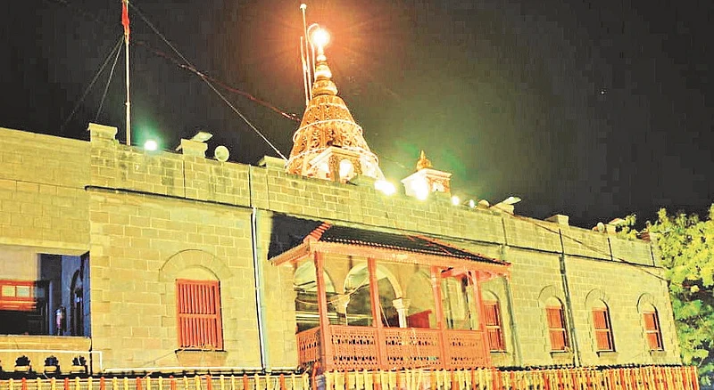 Devotees from home and abroad participate online in Lakshmi Pujan in Shirdi