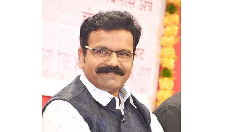 नेटक लाईव्ह! ऋषिकेश जोशी यांचा मराठी रंगभूमीवरील आगळा वेगळा प्रयोग...