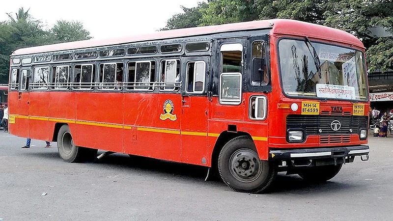 मोठी बातमी! राज्यातील आंतरजिल्हा एसटी बस सेवा सुरू करण्याबाबतमंत्री विजय वडेट्टीवार यांनी दिली महत्वपुर्ण माहिती; वाचा