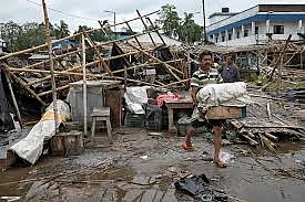 कोरोनाने मुंबईतली नोकरी गेली; चक्री वादळाने बंगालमधील घरही उद्धवस्त झाले
