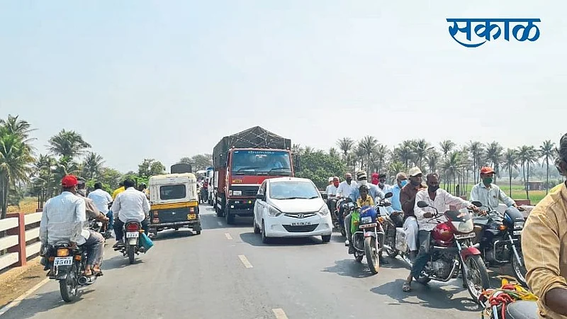 Queues of vehicles due to Irwin closure; Stress on "bypass"}