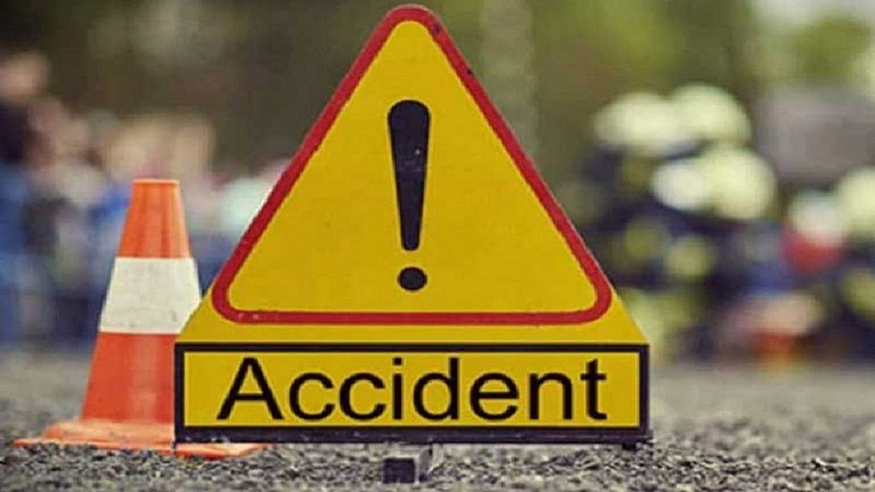 चिमुरड्याला दवाखान्यात नेताना भीषण अपघात, आई अन् काकाचा मृत्यू
