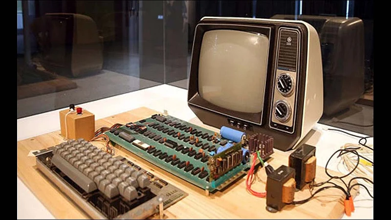steve jobs and and Steve Wozniak made apple 1 computer fetch