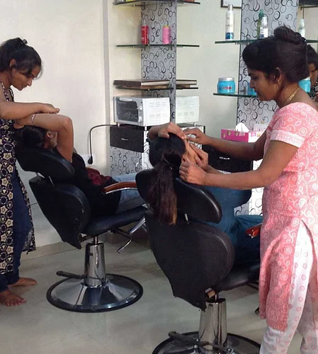 Dissatisfaction with the beauty parlor artist