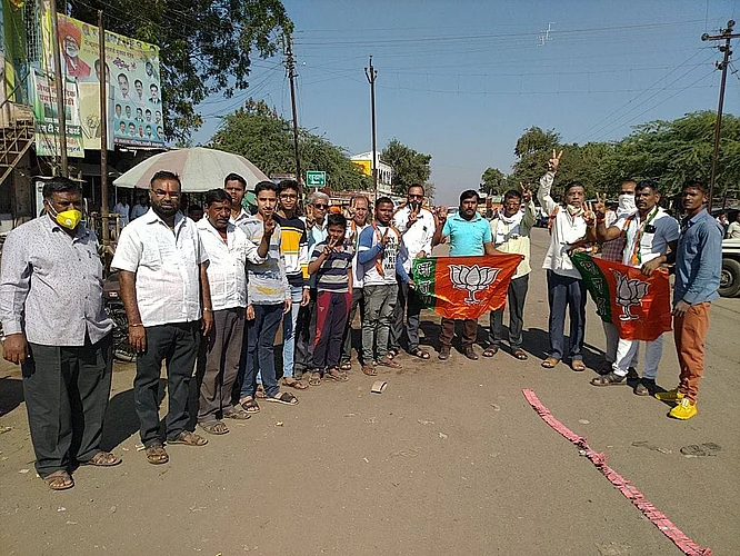 अमरिशभाई पटेल यांच्या विजयानिमित्त निजामपूर-जैताणेत जल्लोष