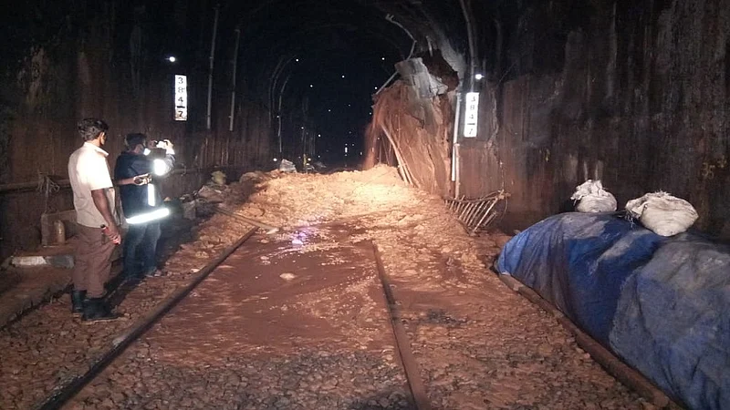 Railway traffic jam konkan railway line pain fell in the Pedne tunnel