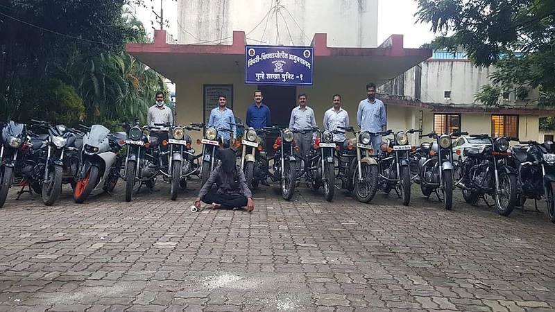 नाशिकचा हाच तो 'बुलेटराजा', जो फेसबुकवरून विकायचा चोरलेल्या गाड्या