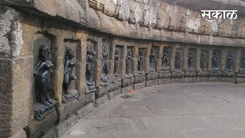 ओडिशातल्या हिरापूरमधलं चौसष्ट योगिनींचं मंदिर}