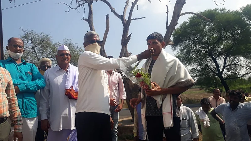 CCI starts buying cotton at Rajura Bazar Samiti