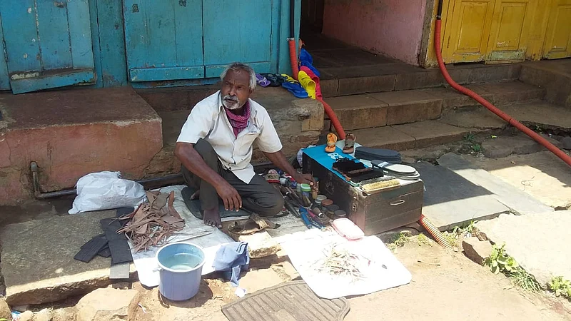 Akola battle for survival in Corona; Tens of thousands of leather workers unemployed, waiting for justice from the Department of Social Justice