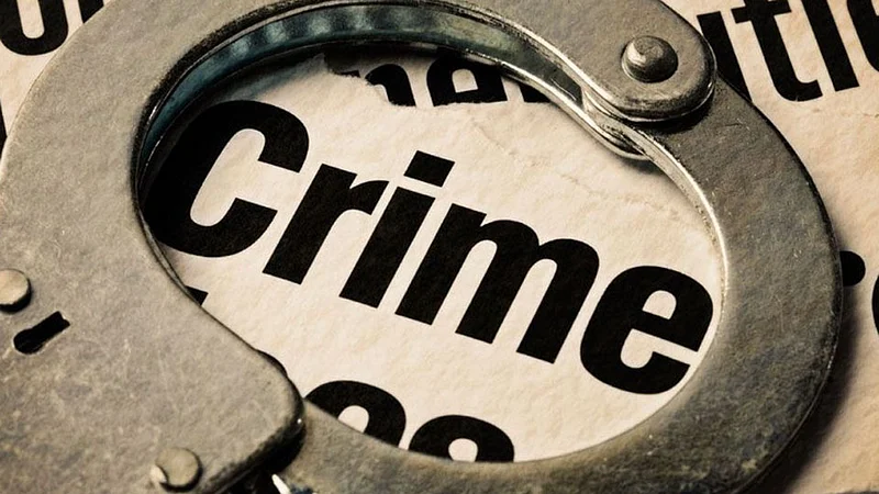 लोणी भापकर येथे महिलेला अपशब्द वापरल्यामुळे केला चाकूहल्ला
