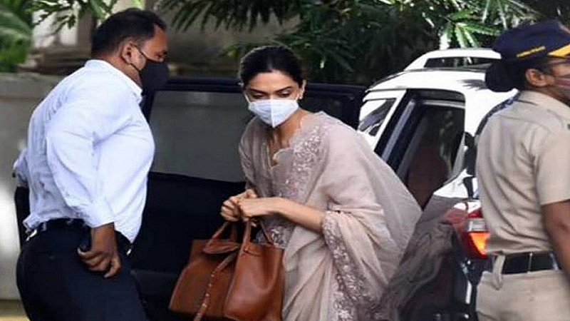 गुंगारा देत दीपिका पोहोचली NCB कार्यालयात; पण दीपिका होती कुठे?