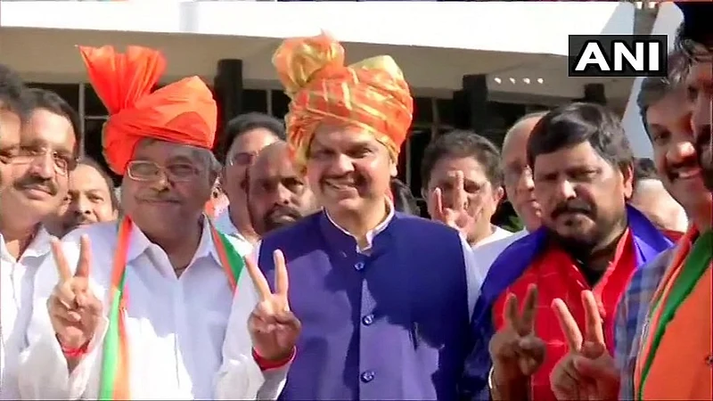 फडणवीस यांच्याच नेतृत्वाखाली सरकार स्थापन्याचे भाजपचे संकेत