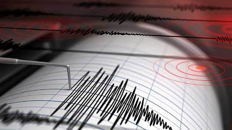 delhi uttar pradesh border 3.5 Richter scale earthquake lock down