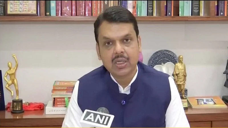 राज्य सरकार खंबीरपणे शेतकर्यांच्या पाठिशी : मुख्यमंत्री देवेंद्र फडणवीस