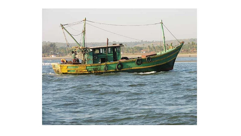 Fisherman Tired Due To Heavy Mud In Rajivada Bhate Mandvi
