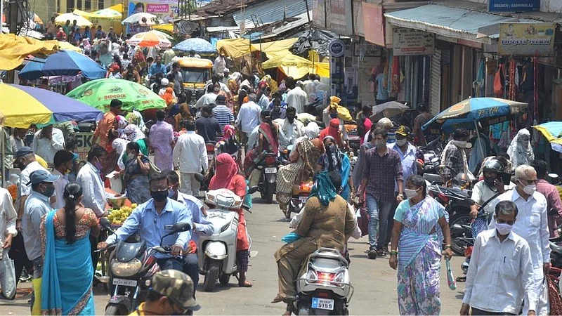 Crowds Flocked To Gadhinglaj In Fear Of The Lockdown Kolhapur Marathi News