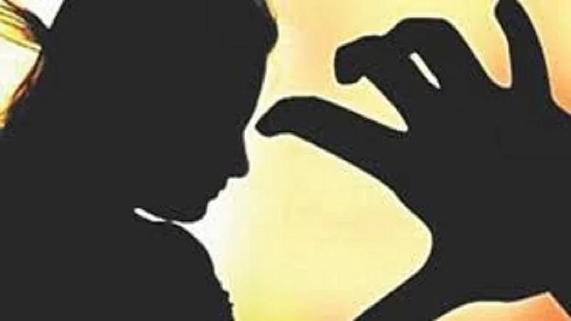 रेश्माच्या घराची त्याला होती माहिती; साथिदारांना बोलावून केले..