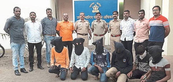 Islampur police arrested a gang of six men who were to attempt murder.