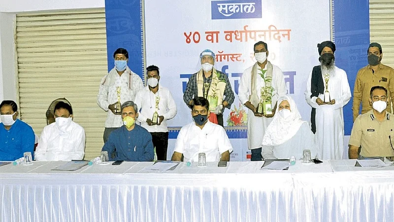 daily sakal 40 anniversary Honoring Corona Warriors in kolhapur