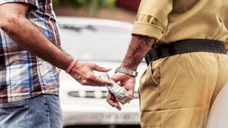 Maharashtra police is on top in Bribery 2020 latest marathi news