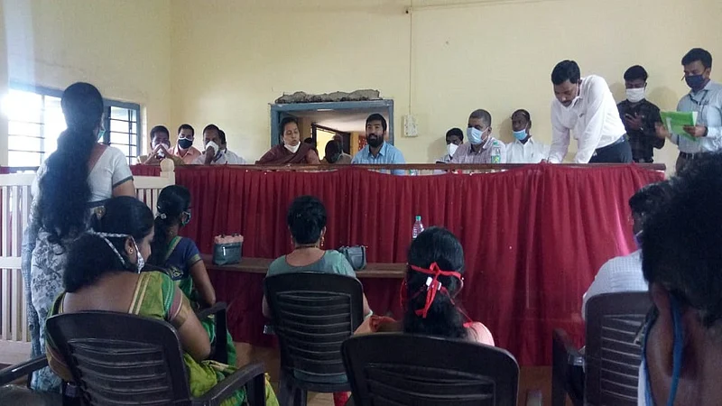 Aditi Tatkare meeting Various sectors tourism horticulture storm compensation reviewed at Bachat Bhavan in mandangad