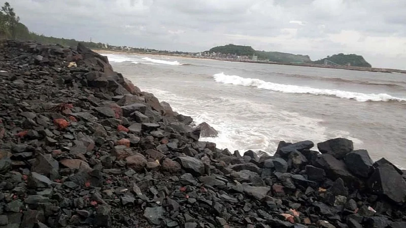 Jakimirya Bhatimirya on the beach wall completed villagers demand that the work be started with funds