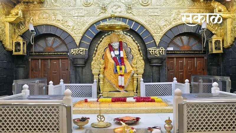 news about Visit to Sai Temple in Shirdi Nashik Marathi News