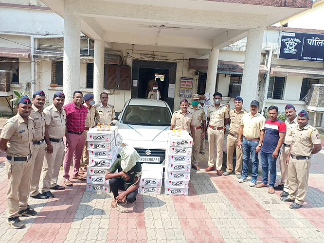 Alcohol smugglers caught by police