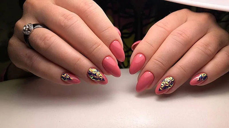 one lakh Online Fraud with a Girl while buying nail paint