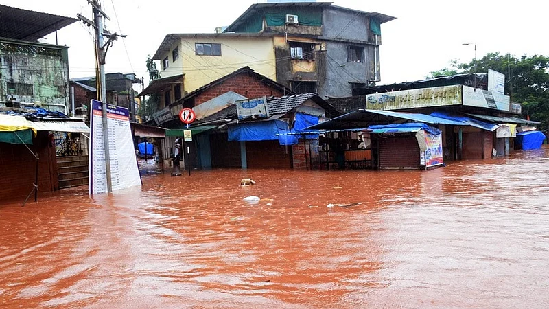 Arjuna Kodavali rivers flooded the market directly in ratnagiri