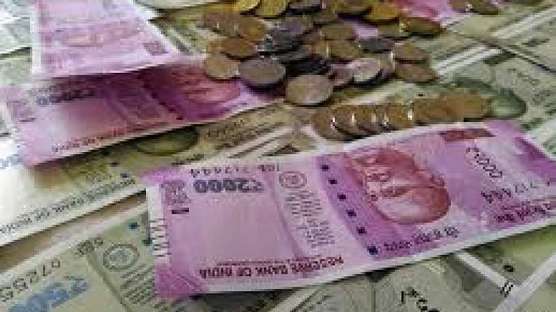 Akola News: Counterfeit notes are rampant in a small village